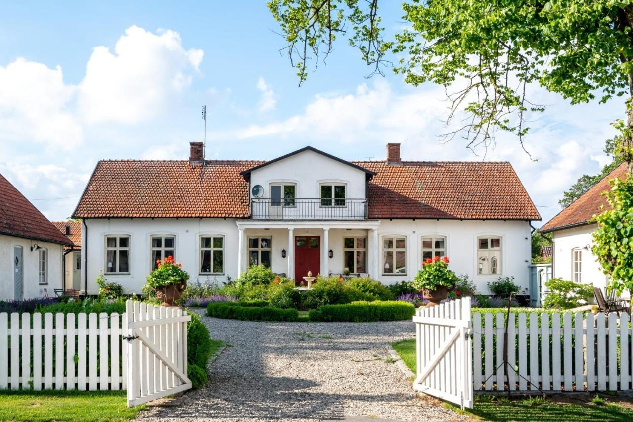 Svabesholms Kungsgards B&B Och Pensionat Stenshuvud Kivik Exterior foto